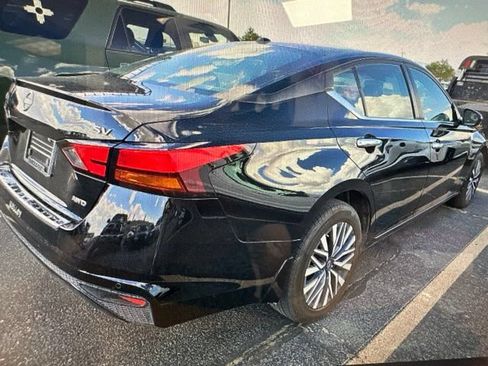 Used 2023 Nissan Altima 2.5 SV AWD/4WD image 7