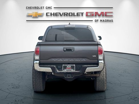 Used 2021 Toyota Tacoma TRD Off-Road AWD/4WD image 4