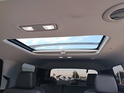 Used 2020 Chevrolet Traverse RS image 48