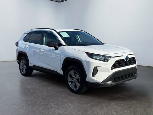 Used 2022 Toyota RAV4 LE AWD/4WD image 3