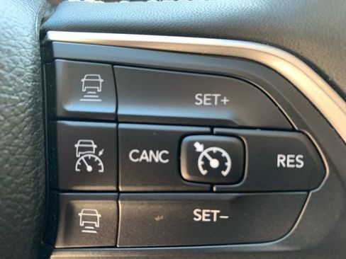 Used 2023 Jeep Grand Cherokee L Limited AWD/4WD image 28