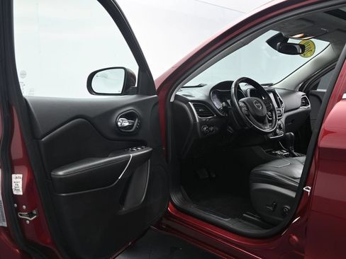 Used 2019 Jeep Cherokee Overland AWD/4WD image 12