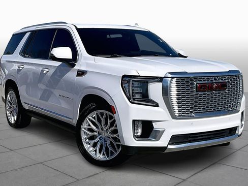 Used 2022 GMC Yukon Denali w/ Denali Premium Package image 3