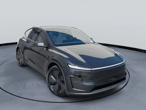 Used 2026 Tesla Model Y Long Range AWD/4WD image 3