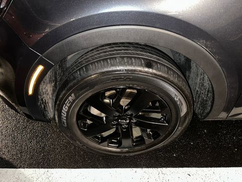 Used 2023 Kia Sorento S w/ Panoramic Sunroof Package image 6