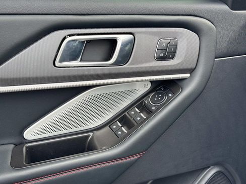 Used 2025 Ford Explorer ST image 26