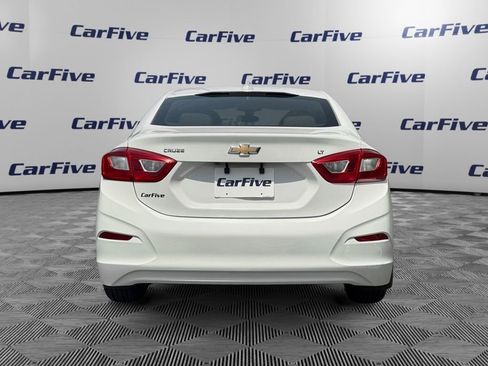 Used 2017 Chevrolet Cruze LT w/ Convenience Package FWD image 4