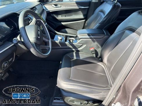 Used 2023 Jeep Grand Cherokee L Limited AWD/4WD image 3