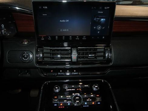 Used 2024 Lincoln Navigator Reserve AWD/4WD image 16