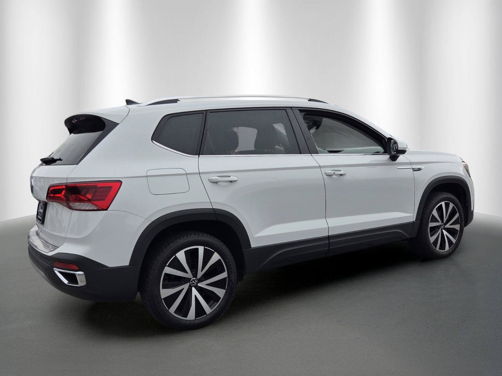 Used 2024 Volkswagen Taos SE FWD image 7