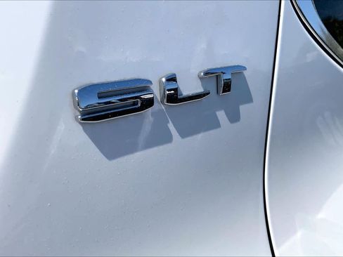 Used 2023 GMC Acadia SLT AWD/4WD image 10