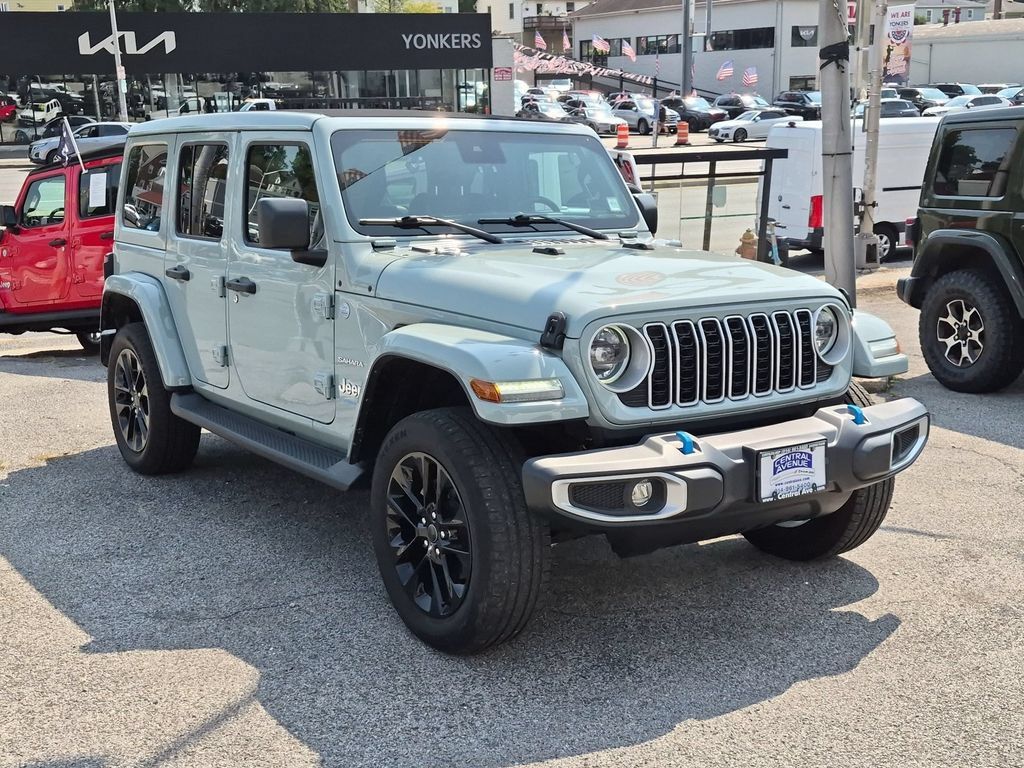 Used 2024 Jeep Wrangler Unlimited Sahara w/ Safety Group AWD/4WD image 3