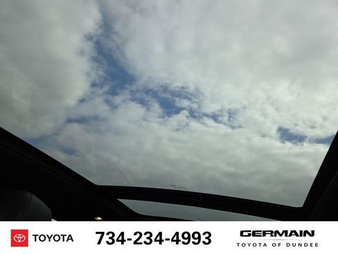 Used 2018 Jaguar F-PACE Premium image 19