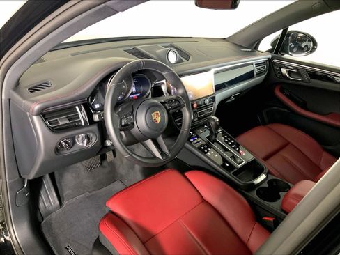 Certified 2026 Porsche Macan AWD/4WD image 4