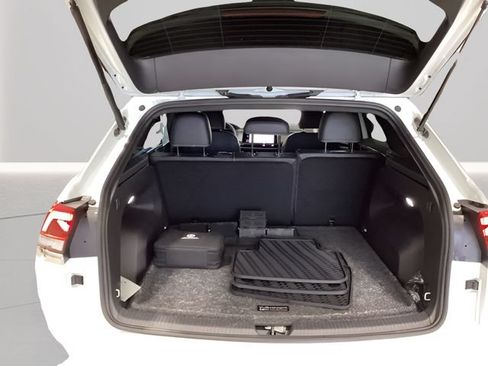 Certified 2024 Volkswagen Atlas Cross Sport SE w/ Adventure Package AWD/4WD image 15