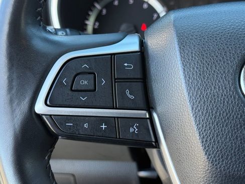 Certified 2023 Toyota Highlander XLE image 24