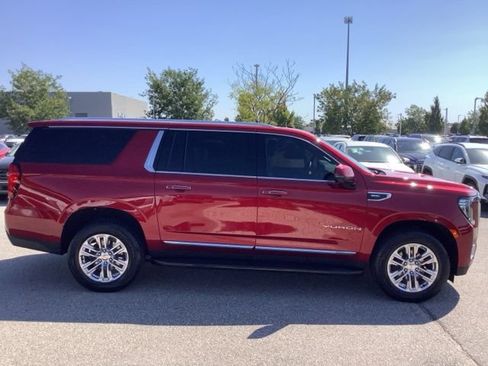 Used 2022 GMC Yukon XL SLT w/ SLT Premium Package AWD/4WD image 4