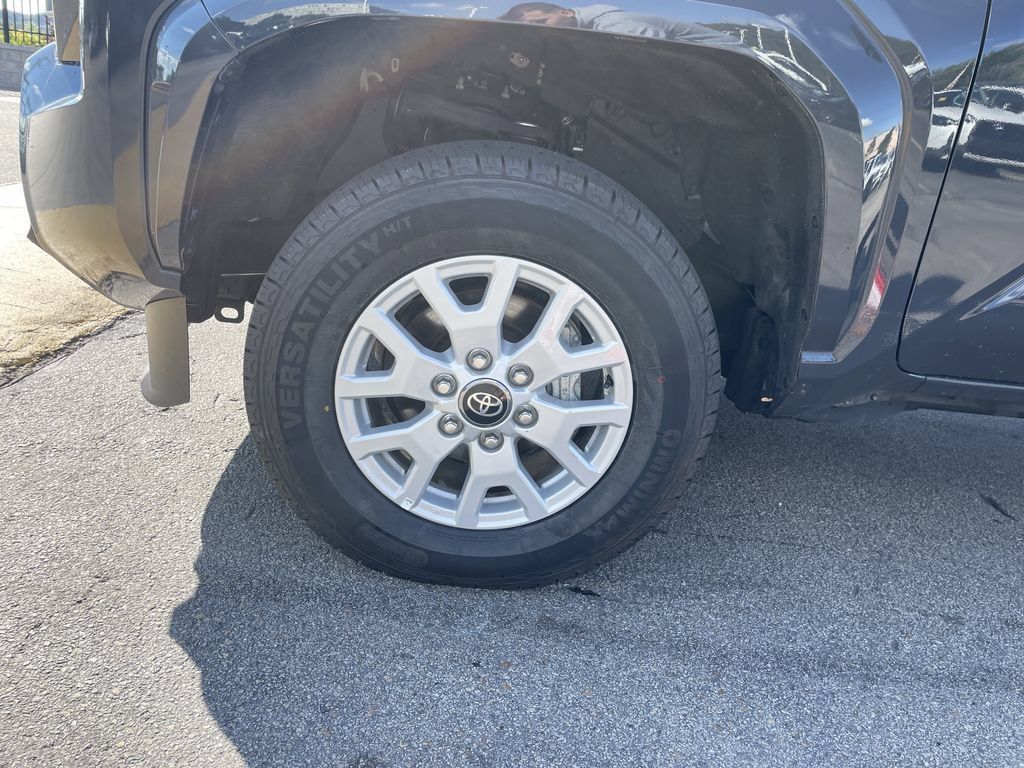Certified 2025 Toyota Tacoma SR5 AWD/4WD image 9