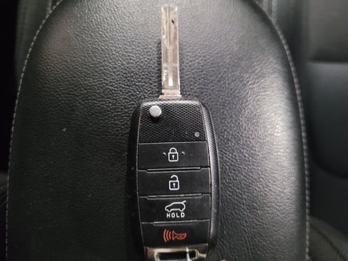 Used 2018 Kia Soul + FWD image 32