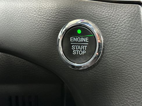 Used 2018 Ford Edge Titanium image 24