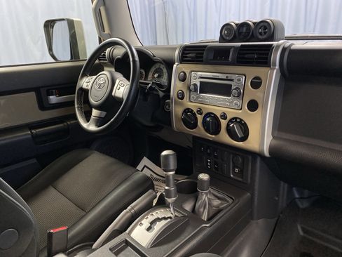 Used 2013 Toyota FJ Cruiser 4WD image 40