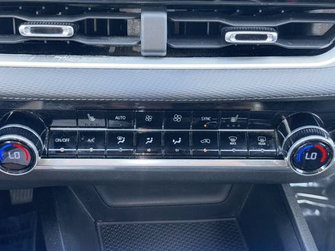 Used 2025 Chevrolet Equinox LT w/ Convenience Package II FWD image 5