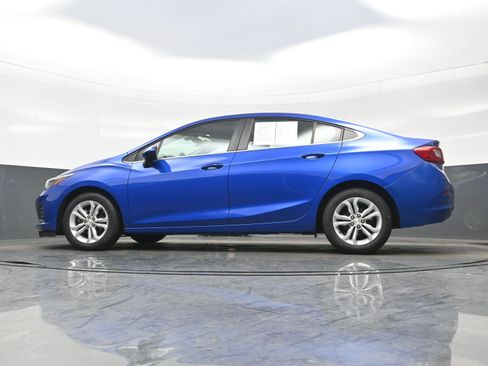 Used 2019 Chevrolet Cruze LT w/ Convenience Package image 28