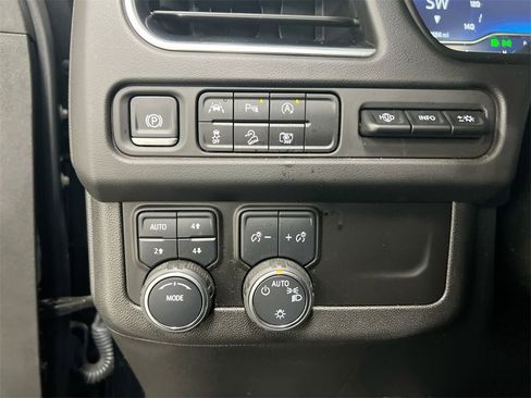 Used 2024 Chevrolet Suburban High Country image 18