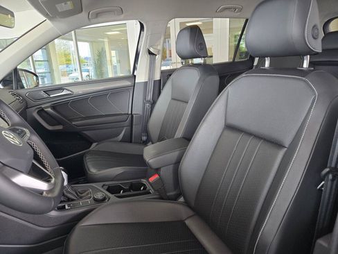 Used 2024 Volkswagen Tiguan SE w/ MDO Package, Two-Row AWD/4WD image 19