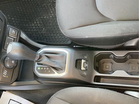 Used 2023 Jeep Renegade Latitude image 20