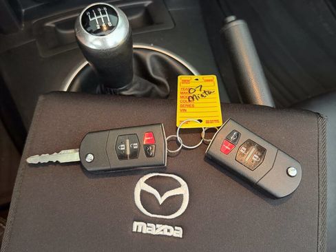 Used 2007 MAZDA MX-5 Miata Grand Touring RWD image 13