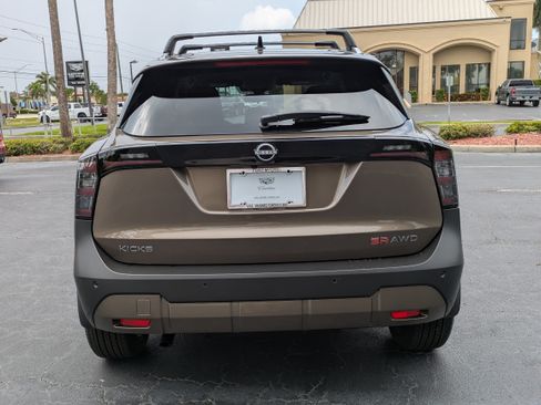 Used 2026 Nissan Kicks SR w/ Cold Weather Package AWD/4WD image 5