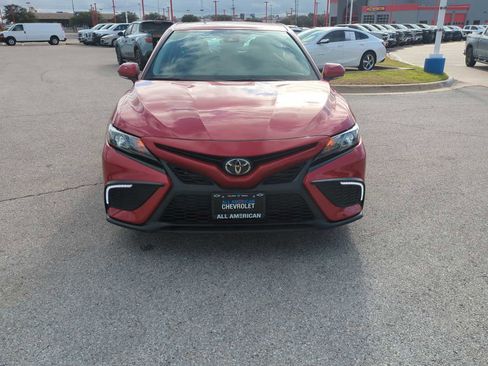 Used 2024 Toyota Camry SE image 3