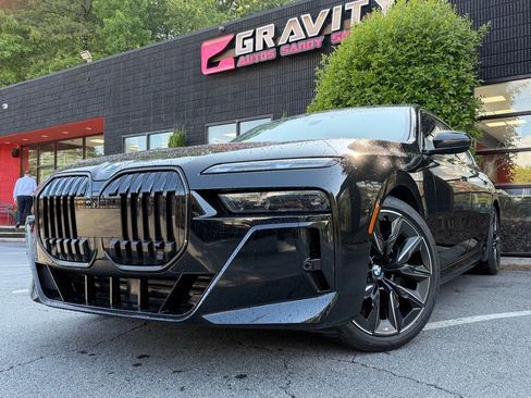 Used 2024 BMW i7 eDrive50 w/ M Sport Package RWD image 2