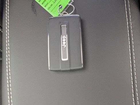 New 2025 Jeep Grand Cherokee L Altitude image 31