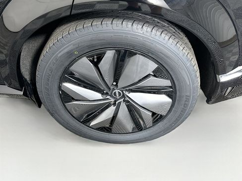 Used 2024 Nissan Ariya AWD image 11