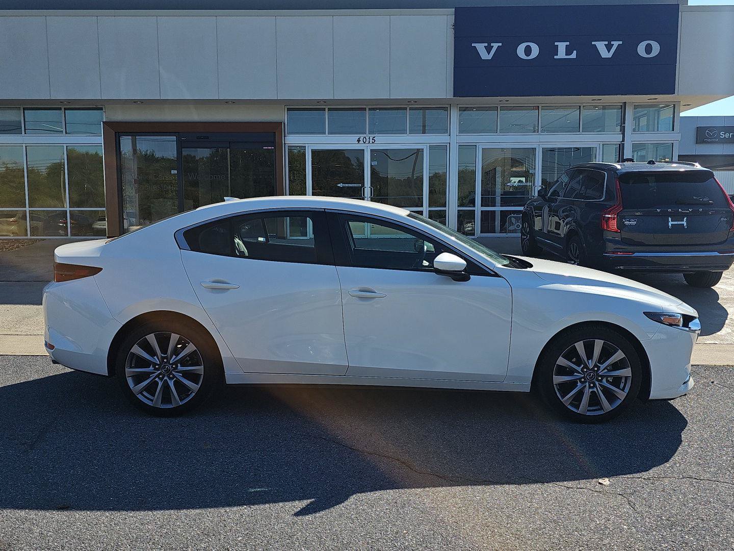 Used 2019 MAZDA MAZDA3 Sedan w/ Preferred Package FWD image 8