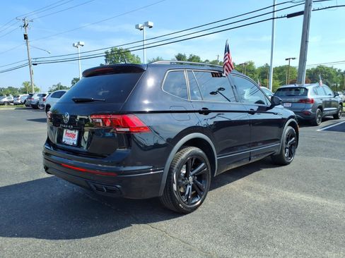 Certified 2023 Volkswagen Tiguan SE R-Line FWD image 2