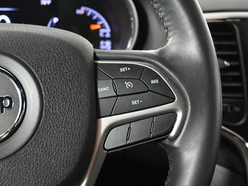 Used 2018 Jeep Grand Cherokee Laredo AWD/4WD image 34