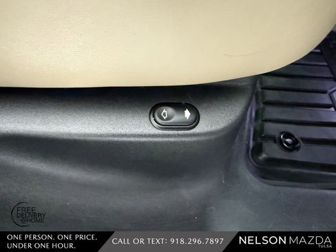 Used 2018 Land Rover Range Rover Velar R-Dynamic HSE AWD/4WD image 43