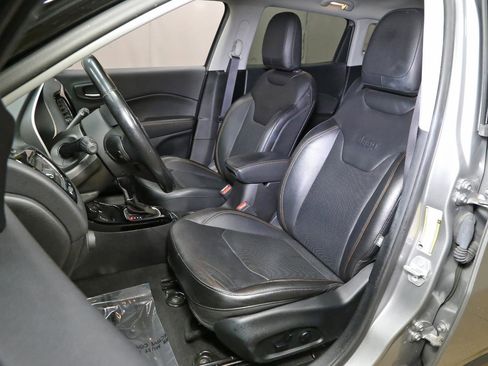 Used 2020 Jeep Compass Limited image 3