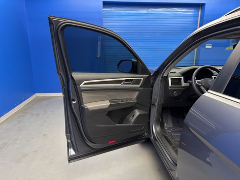 Certified 2023 Volkswagen Atlas SE w/ Panoramic Sunroof Package image 10