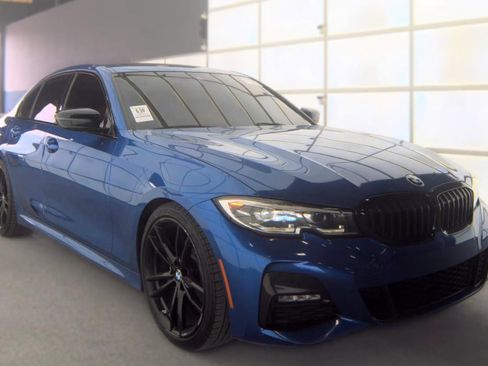 Used 2021 BMW 330i Sedan w/ M Sport Package RWD image 2