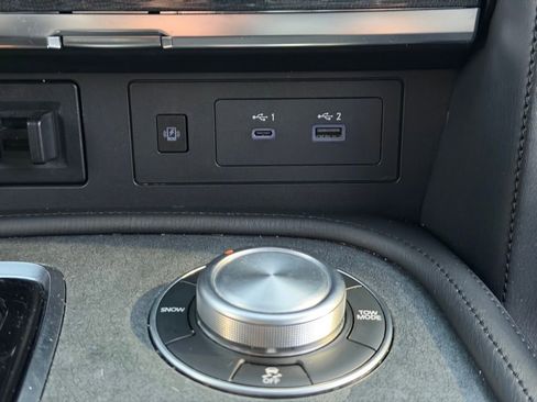 Used 2022 Nissan Armada SL w/ Midnight Edition Package image 39