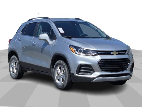 Used 2018 Chevrolet Trax LT w/ LT Convenience Package AWD/4WD image 1