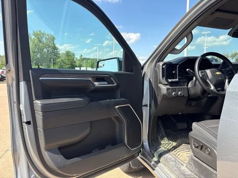 Used 2024 Chevrolet Silverado 1500 LT AWD/4WD image 10
