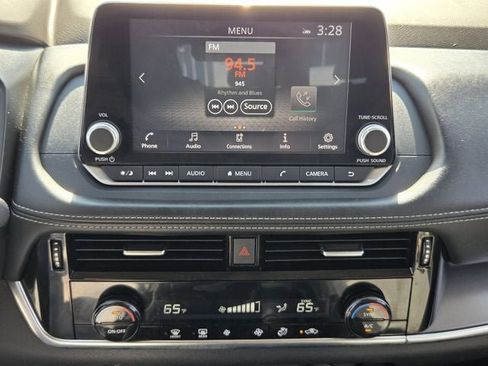 Used 2021 Nissan Rogue SV image 18