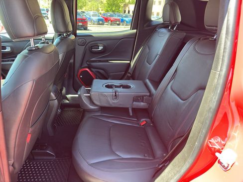 Used 2018 Jeep Renegade Trailhawk AWD/4WD image 16
