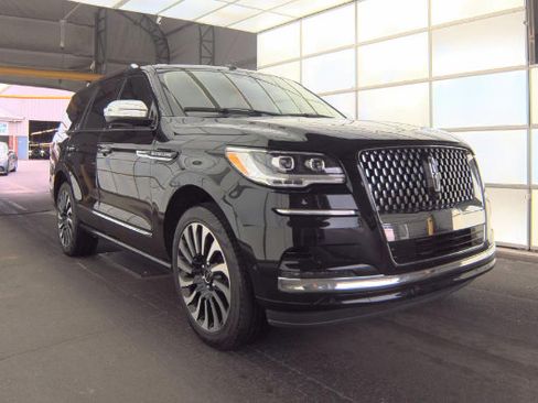 Used 2022 Lincoln Navigator Black Label AWD/4WD image 2