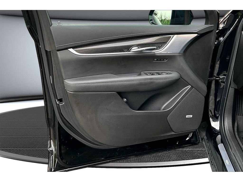 Used 2024 Cadillac XT6 Sport w/ LPO, Floor Liner Package AWD/4WD image 27